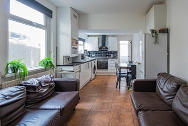 6 bed house, Mundy Place, Cathays, Cardiff, CF244BZ - Image 1